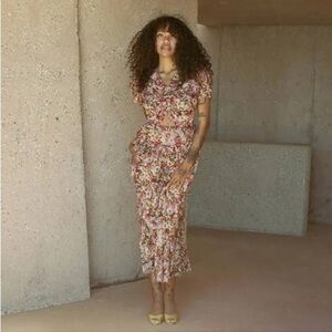 Does Esmeralda in Jardin du Palais Floral S NWT